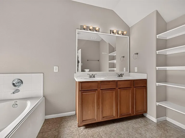 2110 Castle Gardens Ln — Photo 24