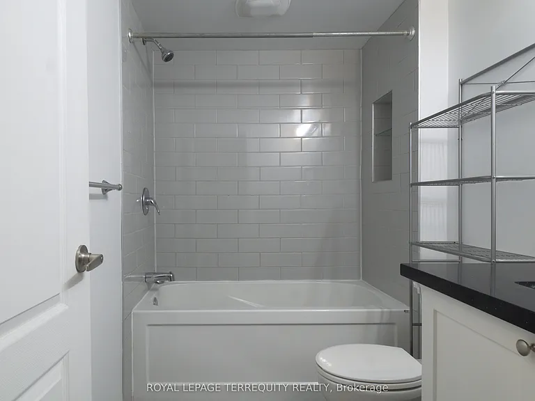 665 Crawford St #BASEMENT — Photo 8