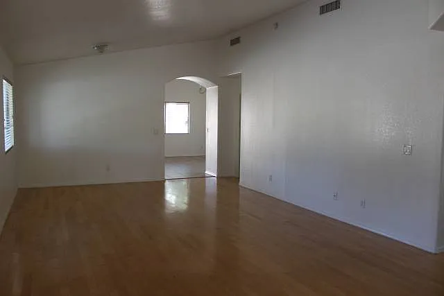 3 bed, 1642 sqft, $1,800 — Photo 2