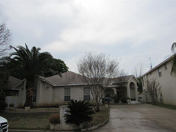 3rd image of 8404 Crownwood Dr