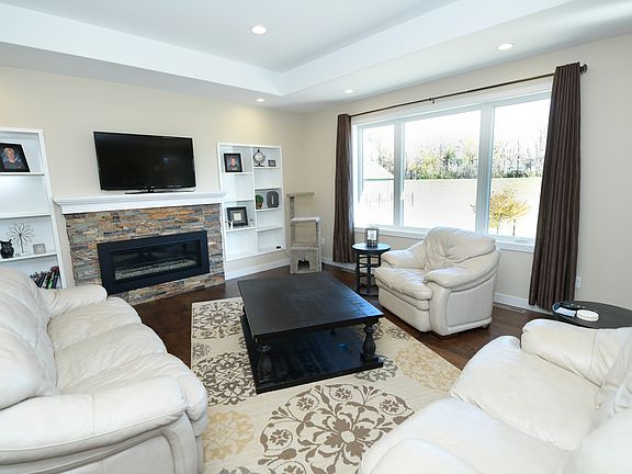 3rd image of 5700 E Prairiewood Dr