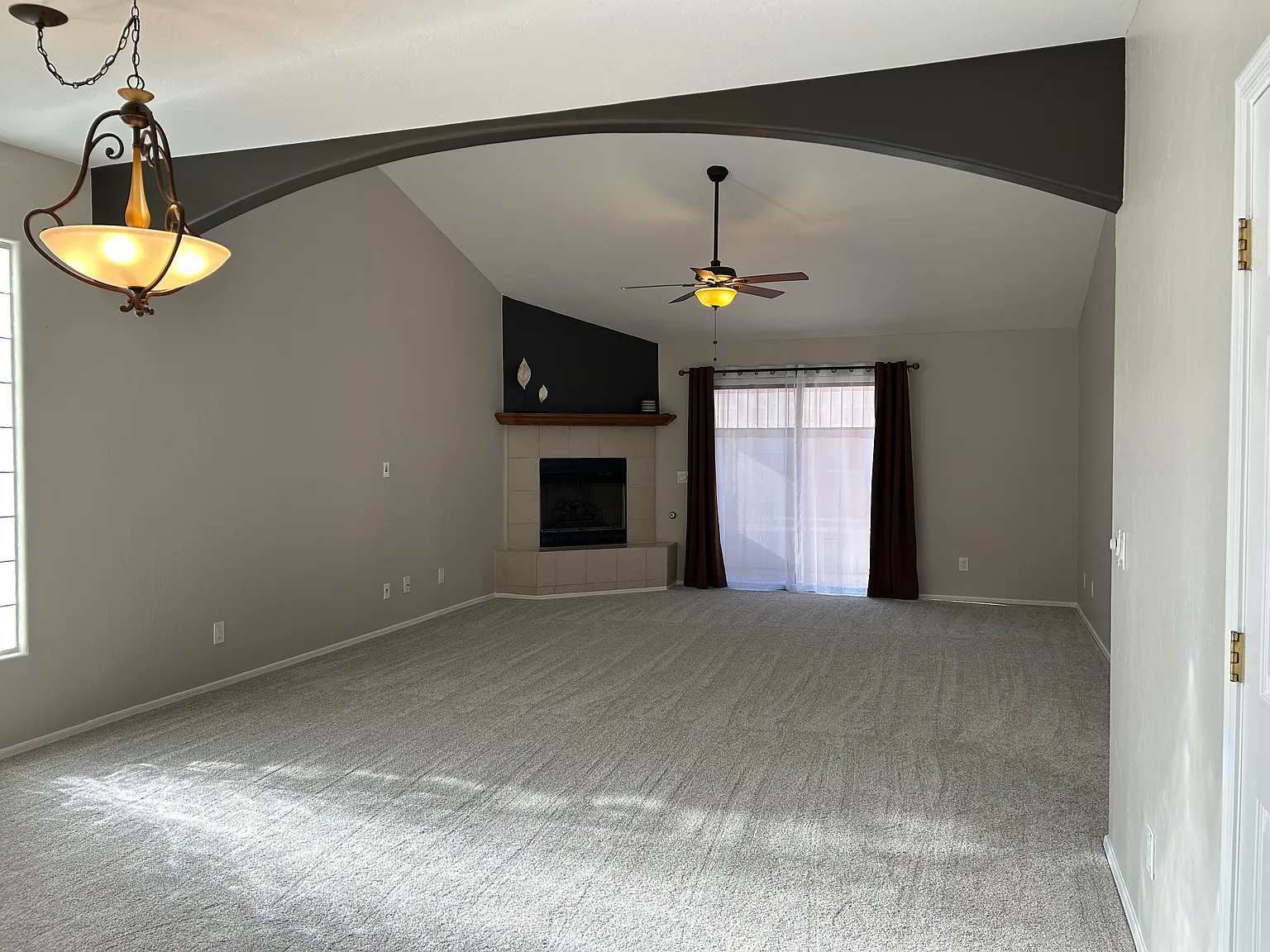 3 bed, 1752 sqft, $1,850 — Photo 2