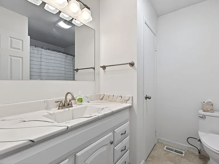 543 W Krepps Rd — Photo 22