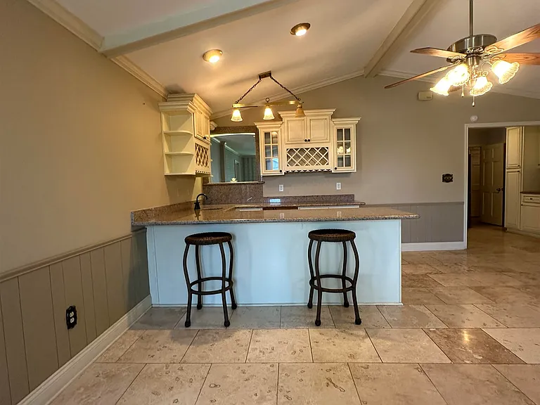 5 Texas Ave — Photo 14