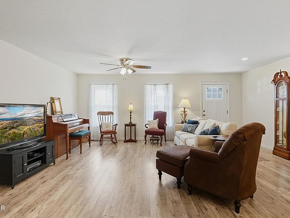 2nd image of 482 Klondike Cir