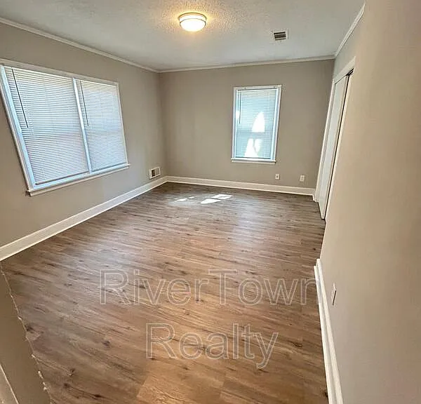 2144 Henry Ave — Photo 6