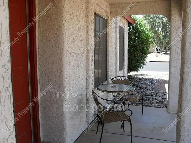 3 bed, 2.0 bath, 1163 sqft, $2,150 — Photo 2