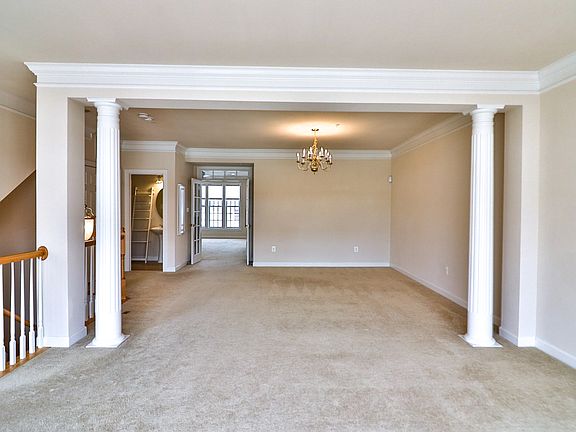 4th image of 631 Kingfisher Ave #1