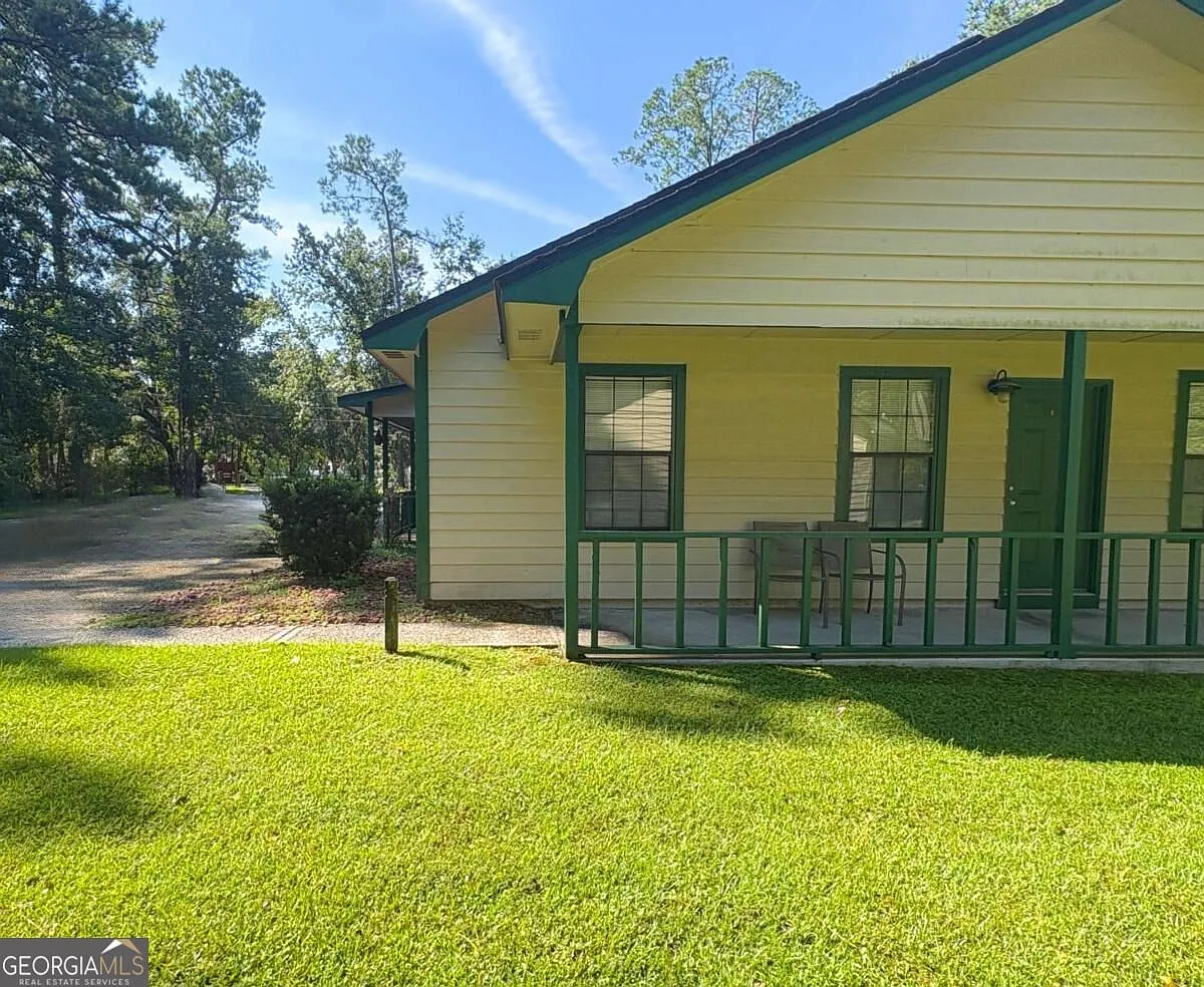 2 bed, 1.0 bath, 950 sqft, $950 — Photo 2
