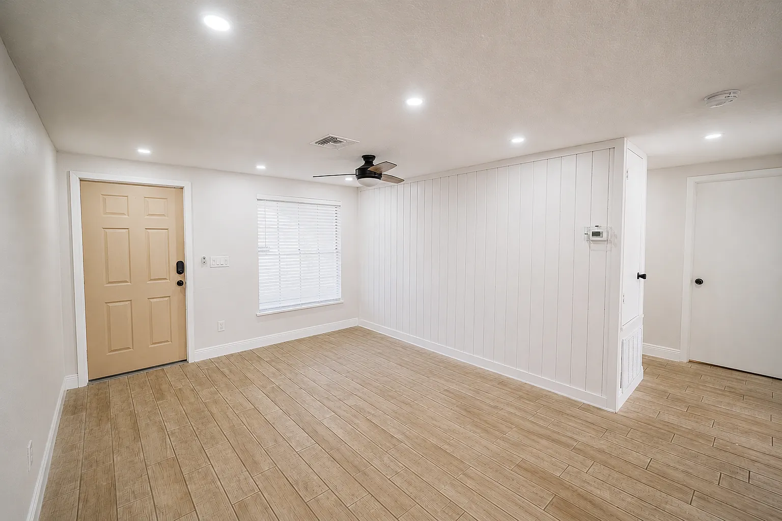 2 bed, 928 sqft, $2,300 — Photo 3