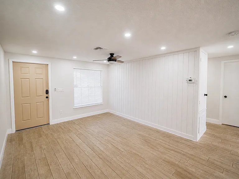 3120 Sandspur Dr — Photo 3