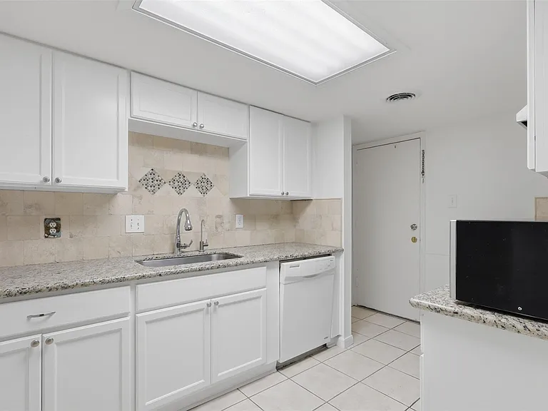 12633 Memorial Dr #170 — Photo 8