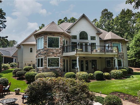3rd image of 604 Eastview Ct