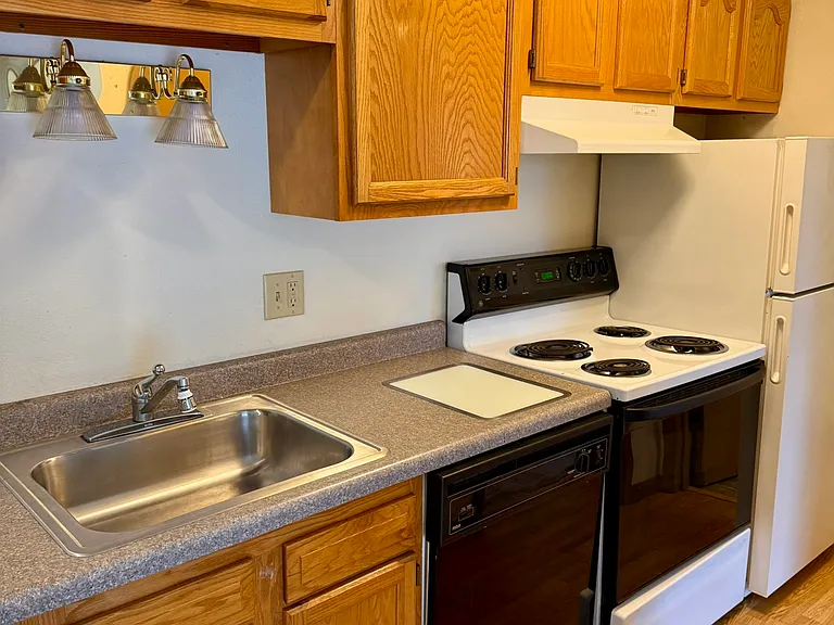 48 W Court St #302 — Photo 2