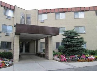 2900 Lincoln Ave #318, Riverside, IL 60546