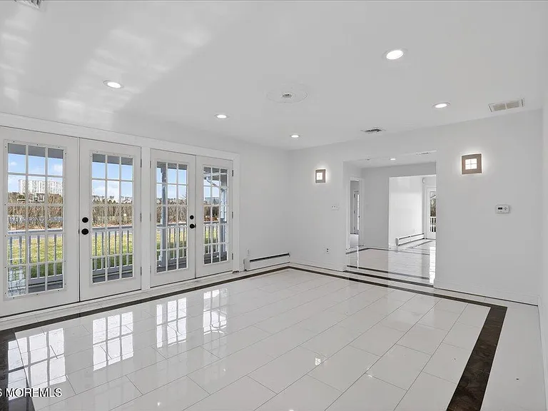 8 Pullman Ave — Photo 20