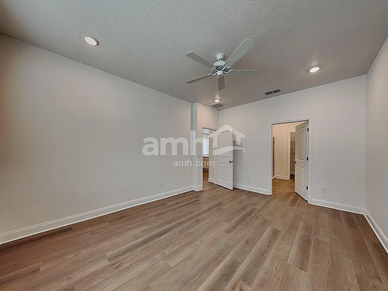 16381 Aubergine Aly — Photo 10