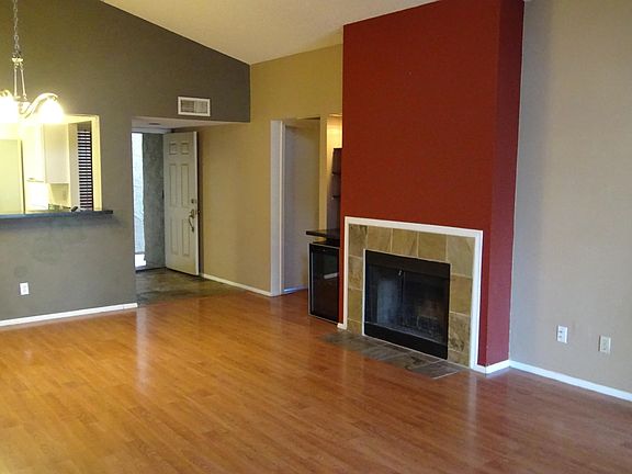 3rd image of 1211 E Bluebell Ln