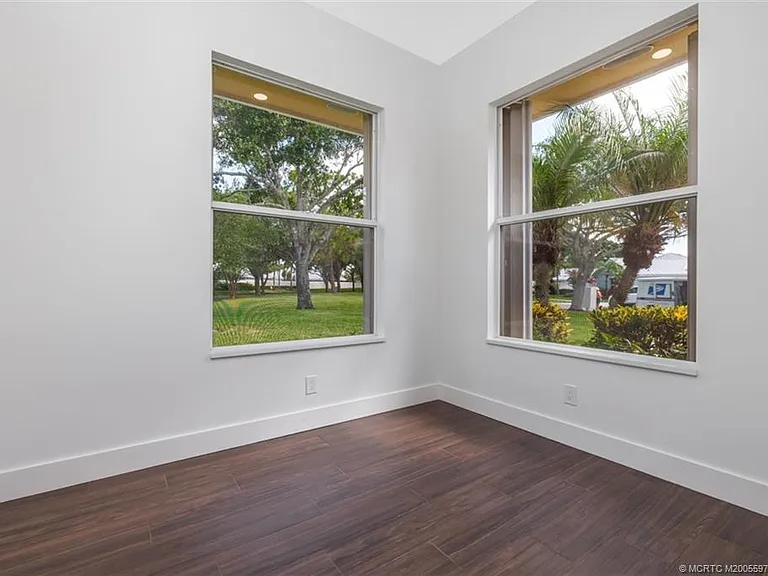 2198 SW Mayflower Dr — Photo 11