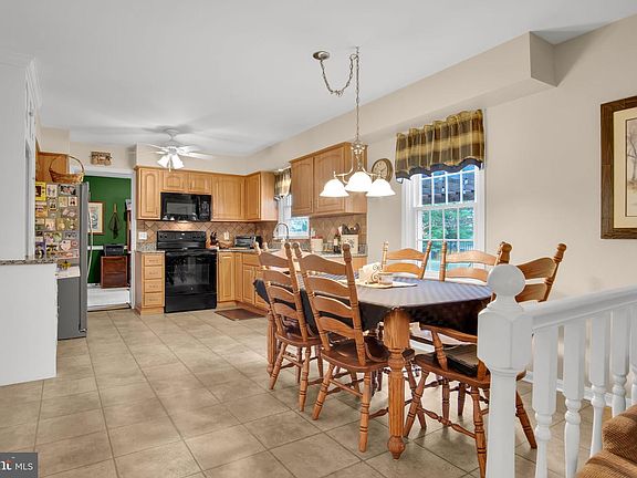 4th image of 882 Hawthorn Ave