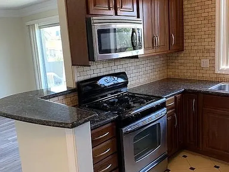 1259 N Ardmore Ave — Photo 27