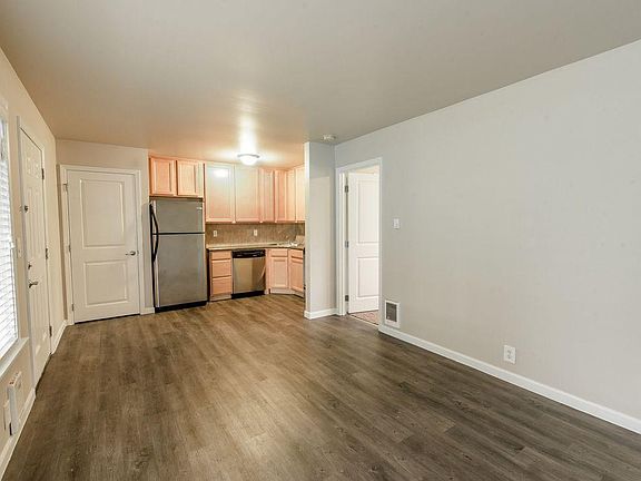 4th image of 1011 W Stewart Ave APT 3