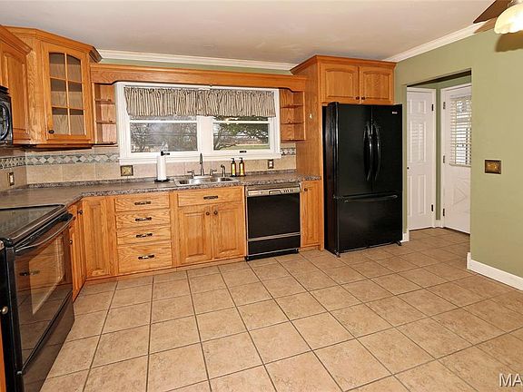 5th image of 2870 Sussex Dr