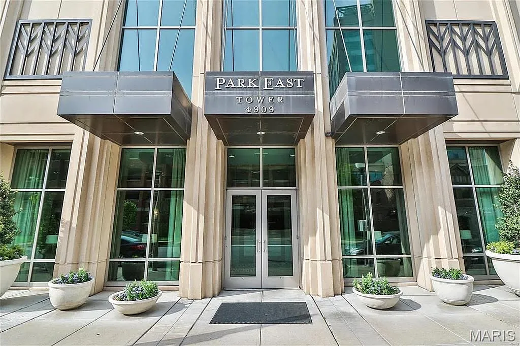 2 bed, 2.0 bath, 1280 sqft, $3,800 — Photo 2