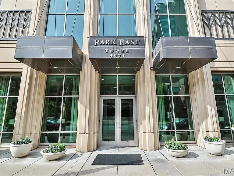 Welcome to the Park East Tower - 4909 Laclede Ave #1404
