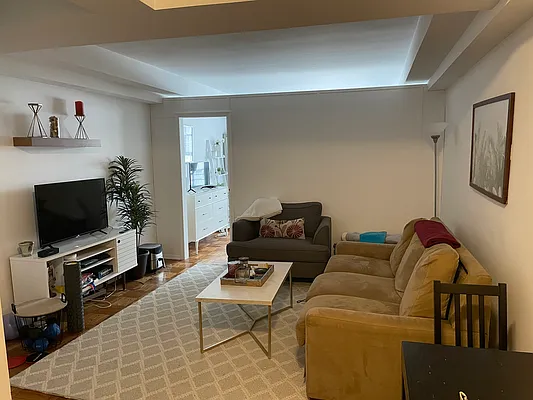 Rented by Douglas Elliman | media 14