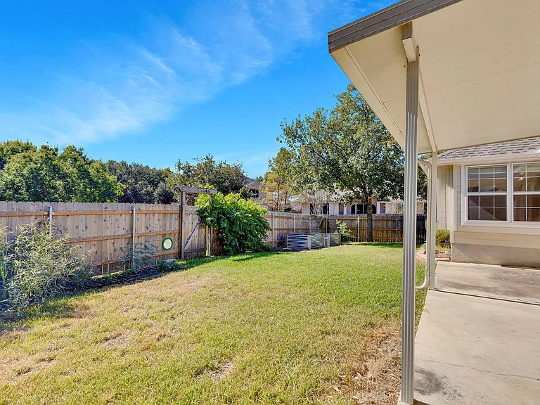 2901 Warwick Way — Photo 32