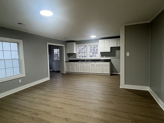 4th image of 310 Dixon Ave