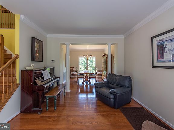 4th image of 2078 Hammond Ave