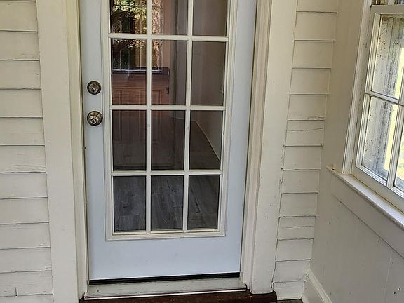 Rear entry via mudroom