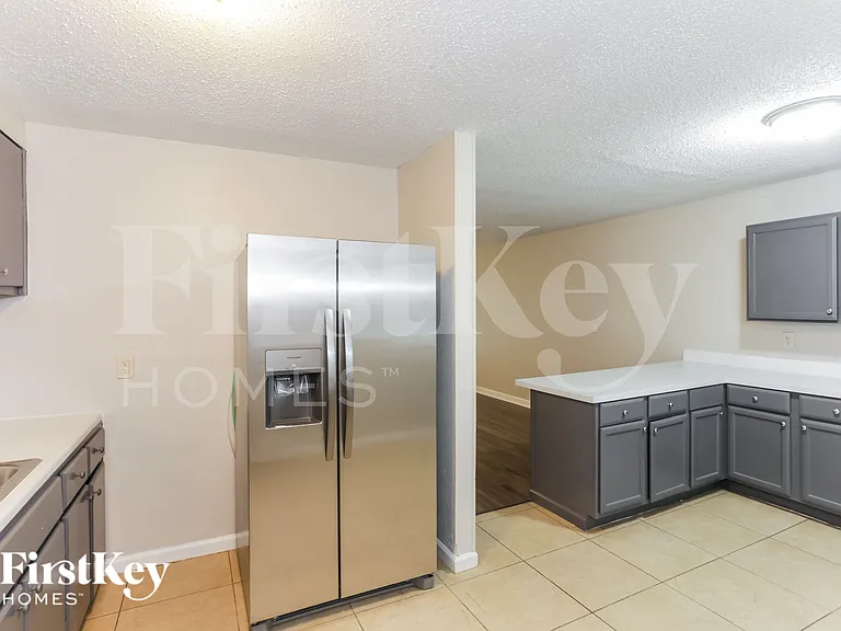 917 Montclair Dr — Photo 6