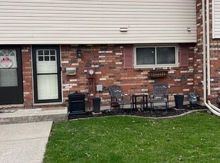 357 W Dahlgren Dr, Crown Pt, IN 46307