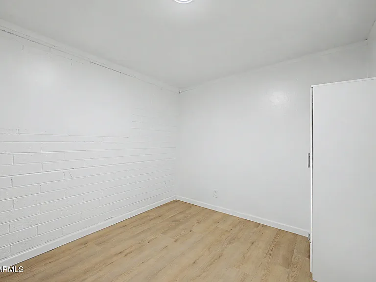 2038 E Lemon St — Photo 15