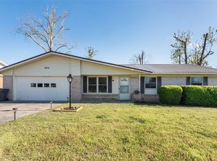 1606 W Magnolia St, Rogers, AR 72758