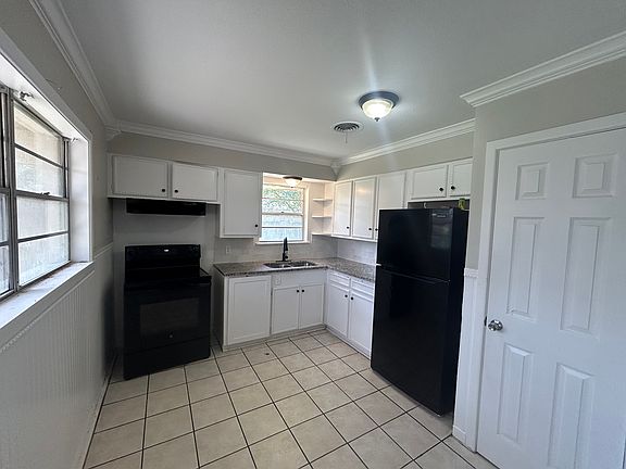 5th image of 4506 Hamlin Dr