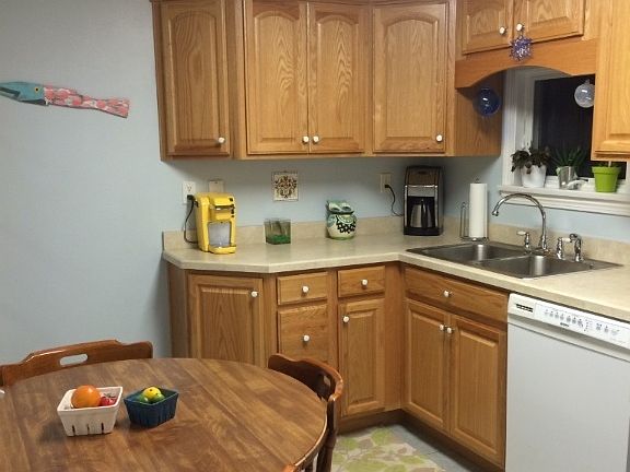 2nd image of 655 E Kline St