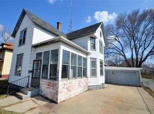 224 W Oneida St, Portage, WI 53901