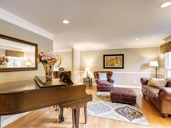 5th image of 3387 Falling Brook Dr