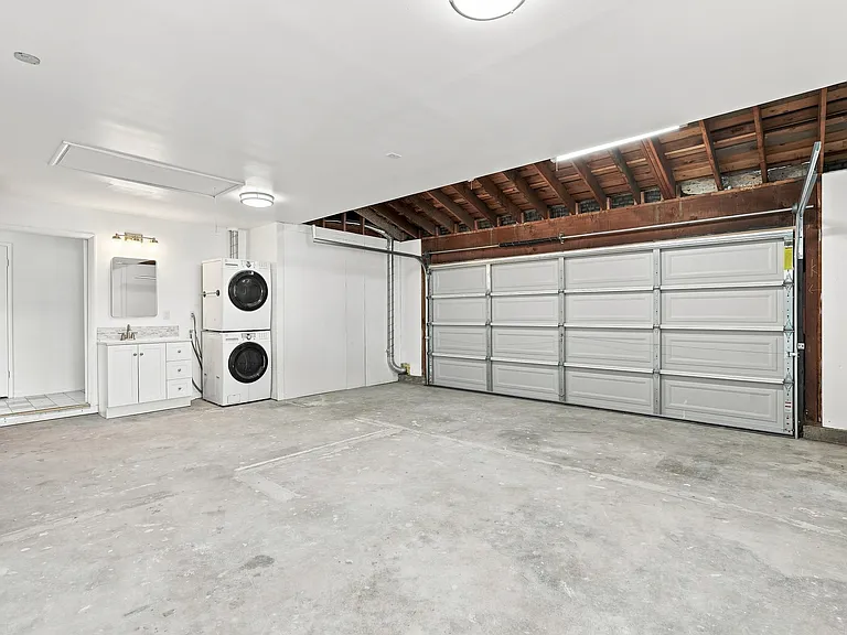 24420 Alliene Ave — Photo 24