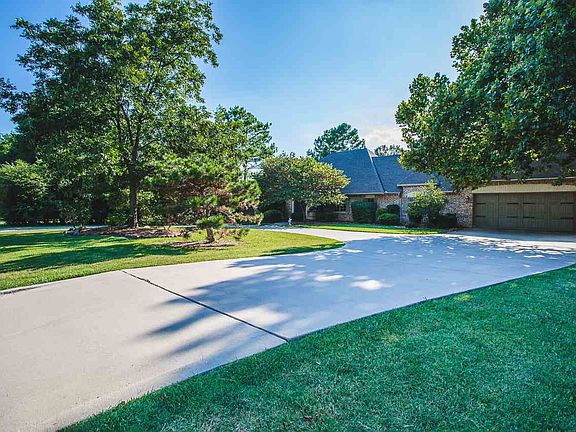 3rd image of 915 Rockford Pl