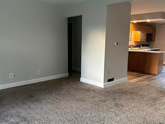 5th image of 405 S Prairie St