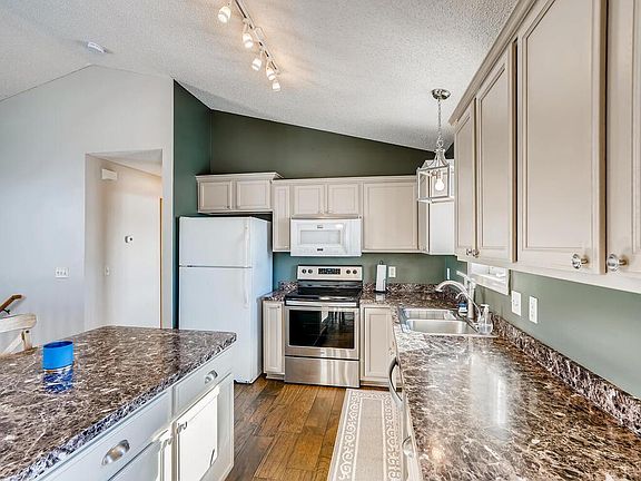 5th image of 817 Sunrise Ln