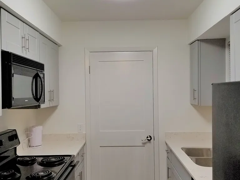 6646 E Lovers Ln — Photo 15