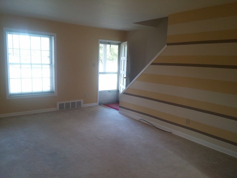 1st image of 22907 Lakeshore Dr