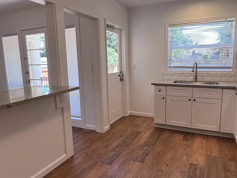 26 E Cortland Ave — Photo 11