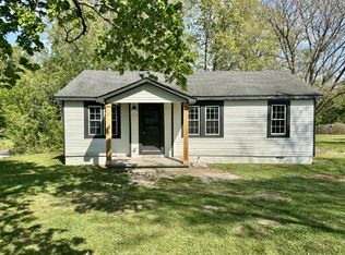 209 Cobb Aly, Leoma, TN 38468